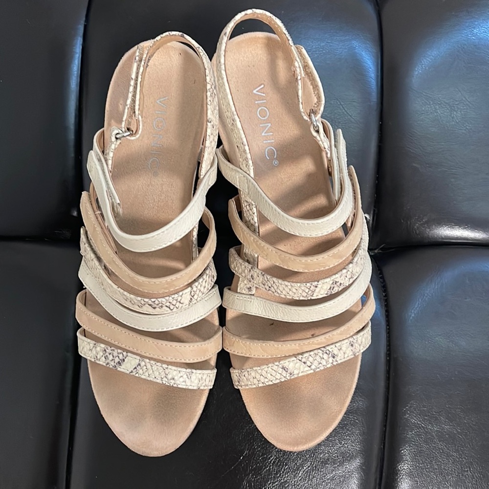 Vionic wedges